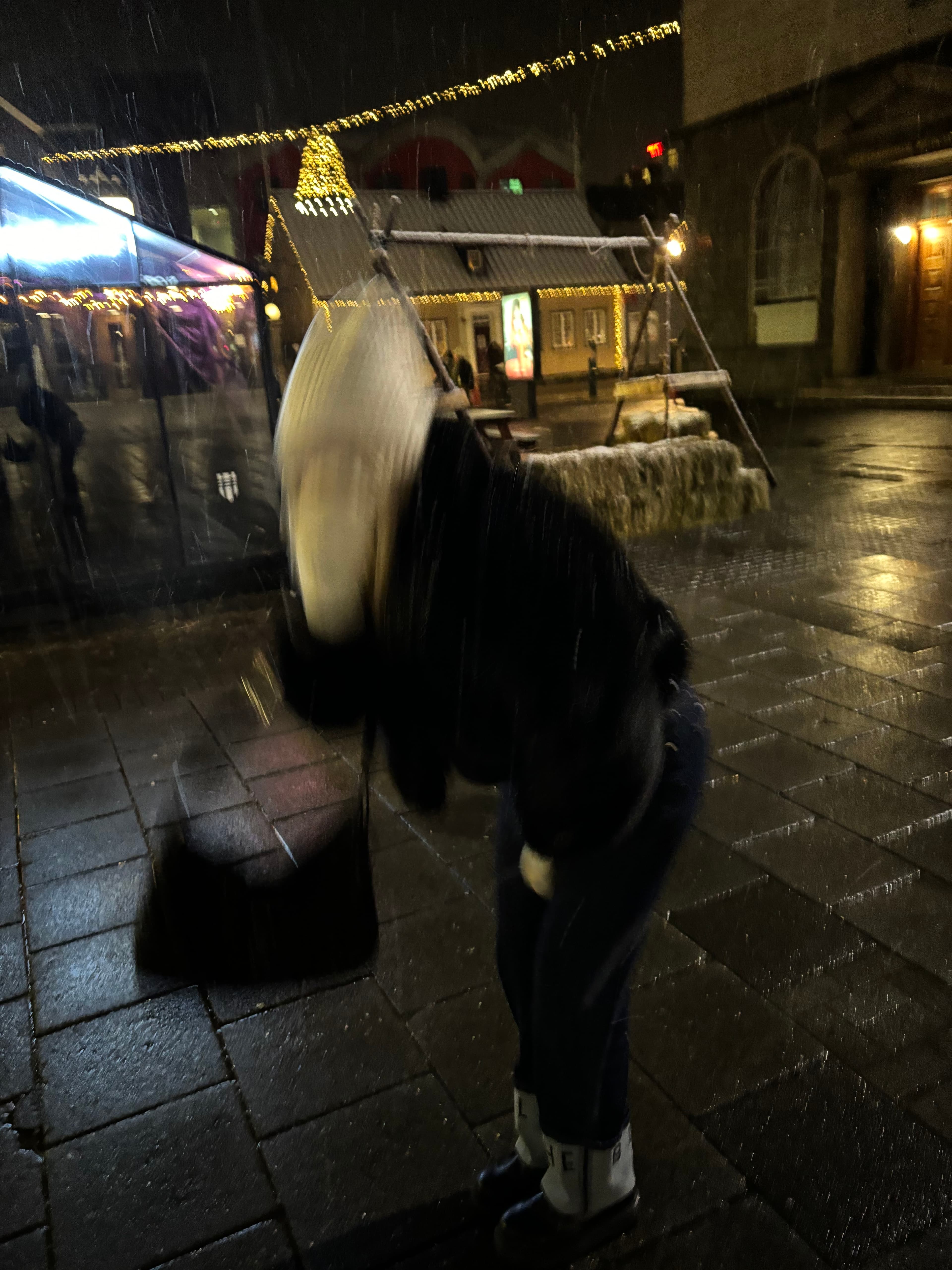 Pissa í sig, Halli svo fyndinn